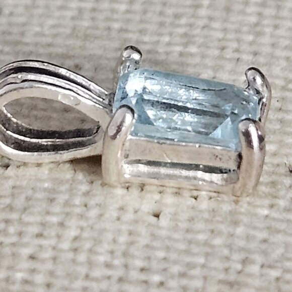 Orfevrerie Wiskemann Sterling Silver Blue Topaz Solitaire Necklace Pendant - Picture 3 of 5